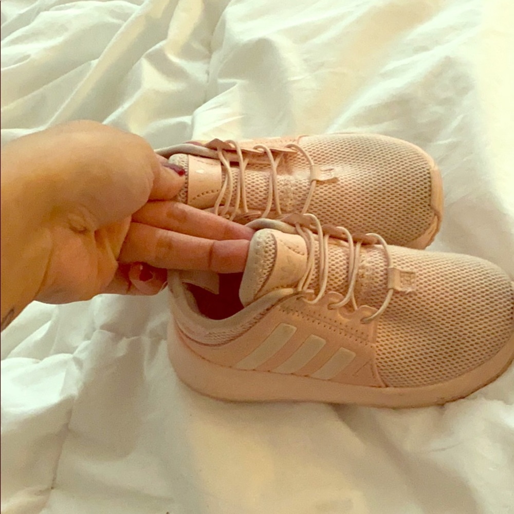 Toodler sneakers size 7